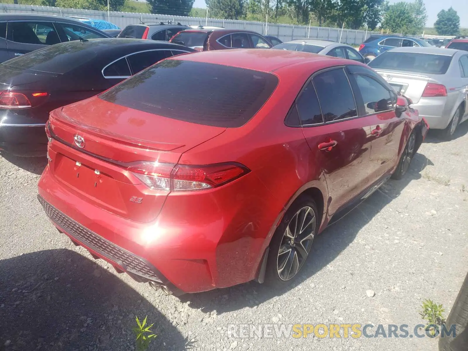 4 Photograph of a damaged car 5YFB4RBE1LP008130 TOYOTA COROLLA 2020