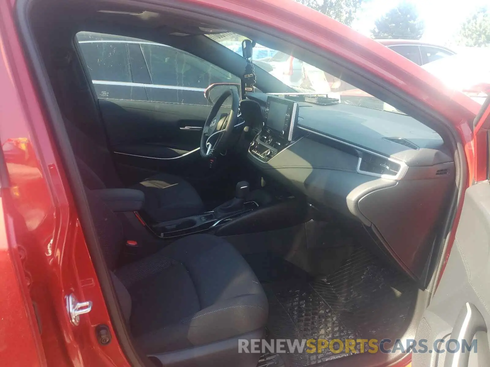 5 Photograph of a damaged car 5YFB4RBE1LP008130 TOYOTA COROLLA 2020
