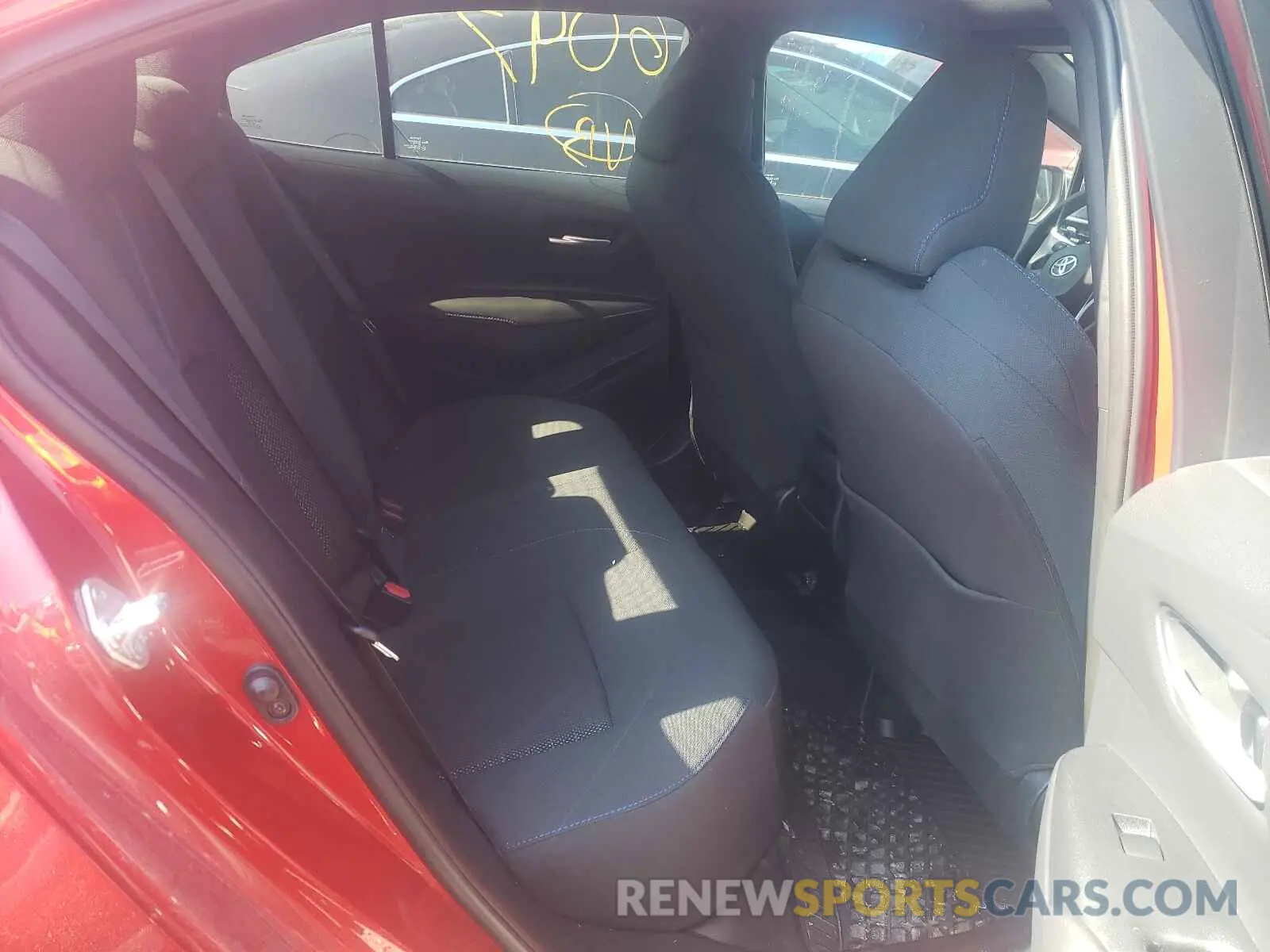 6 Photograph of a damaged car 5YFB4RBE1LP008130 TOYOTA COROLLA 2020