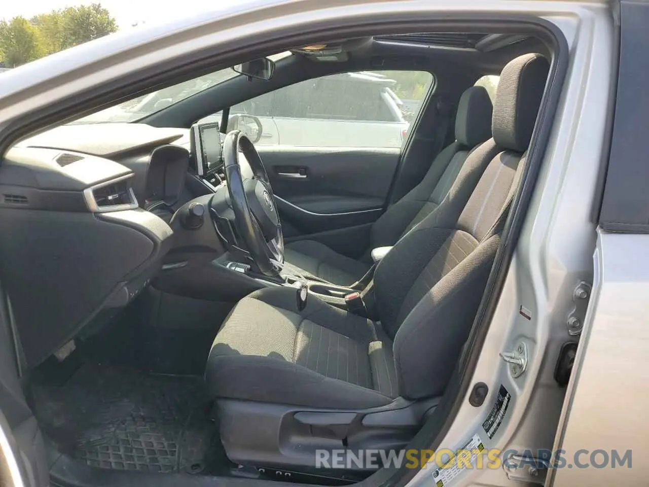 7 Photograph of a damaged car 5YFB4RBE7LP006012 TOYOTA COROLLA 2020
