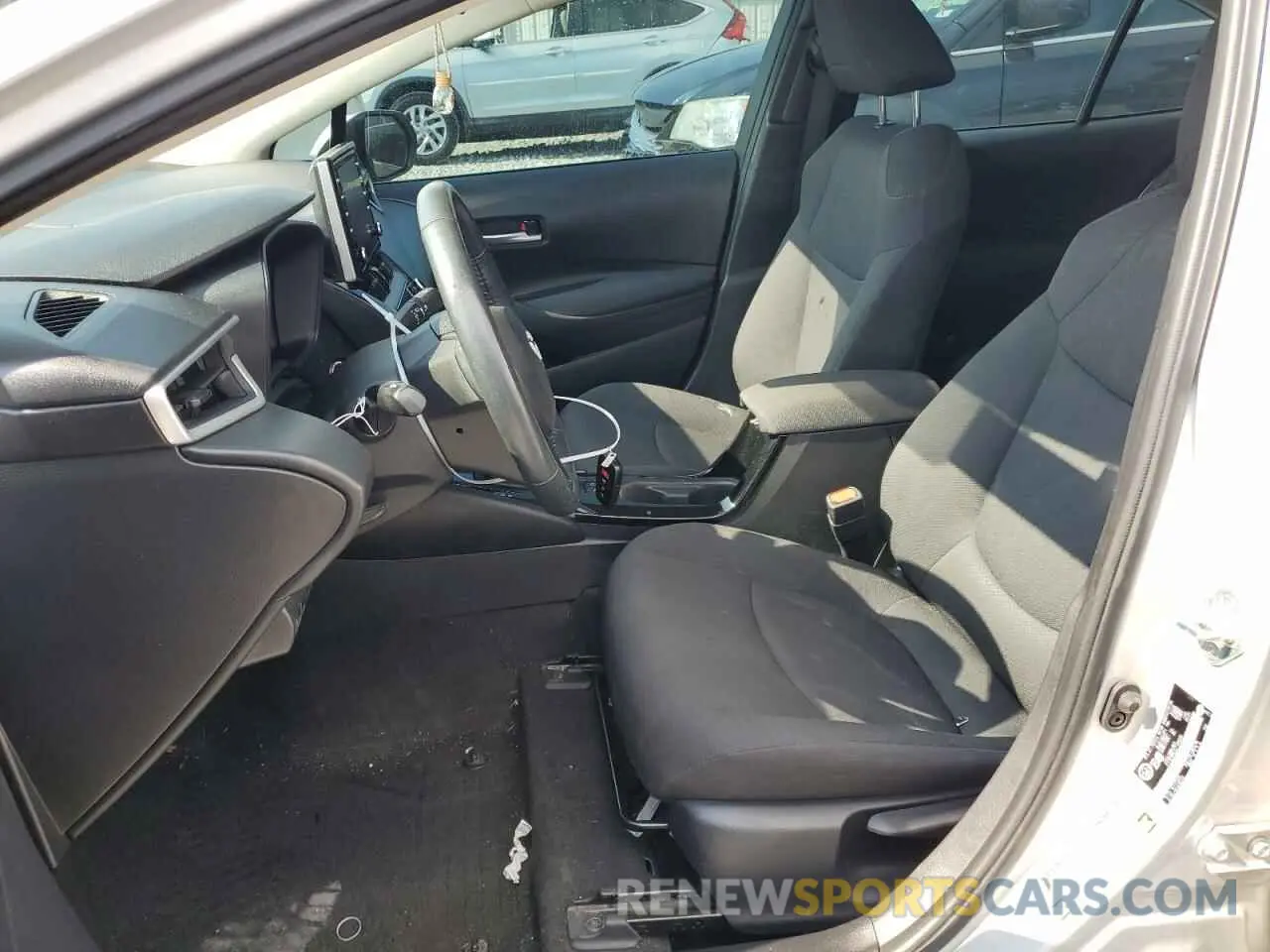 7 Photograph of a damaged car 5YFBPRBE2LP109569 TOYOTA COROLLA 2020