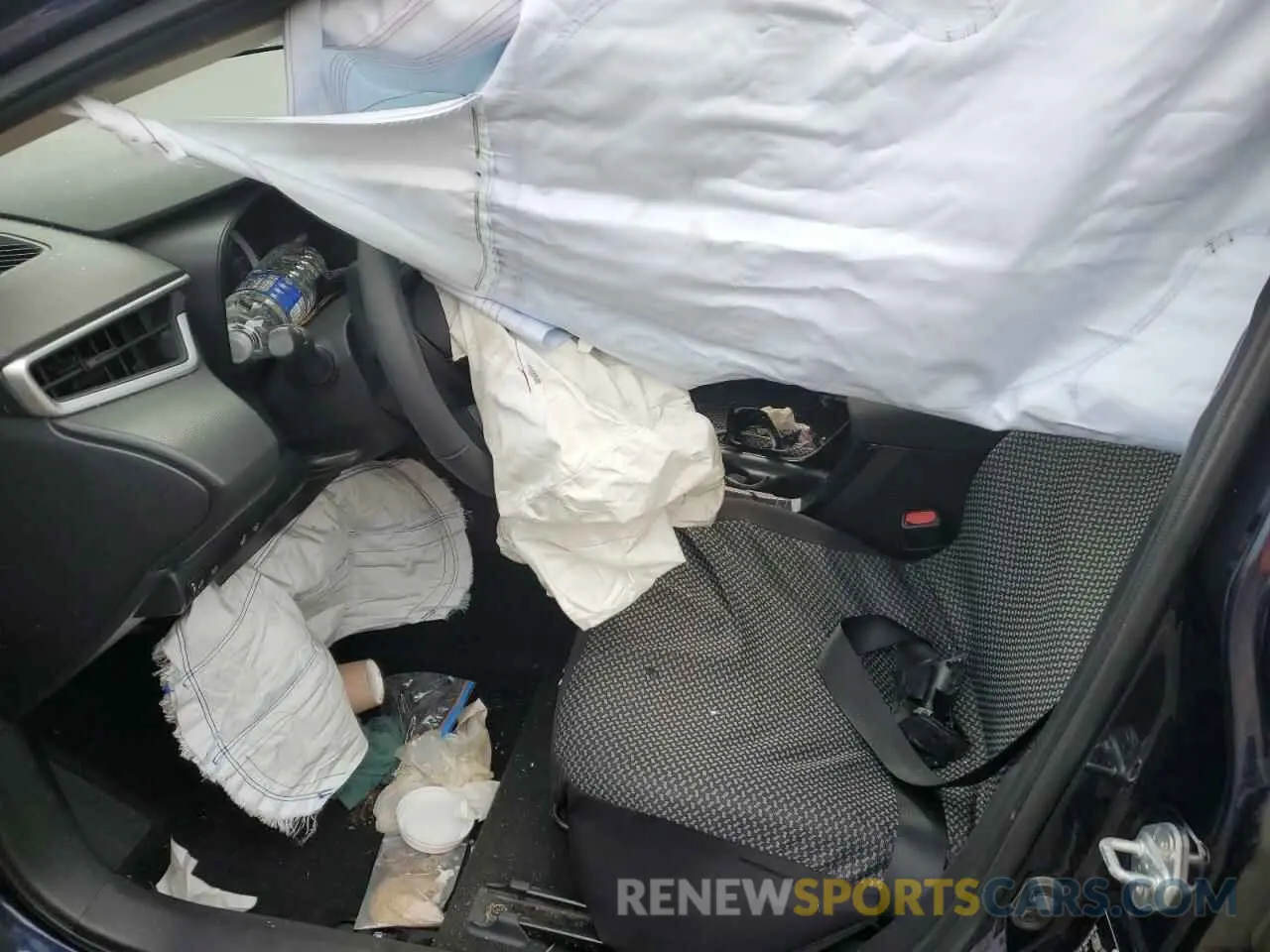 7 Photograph of a damaged car 5YFBPRBE3LP036566 TOYOTA COROLLA 2020