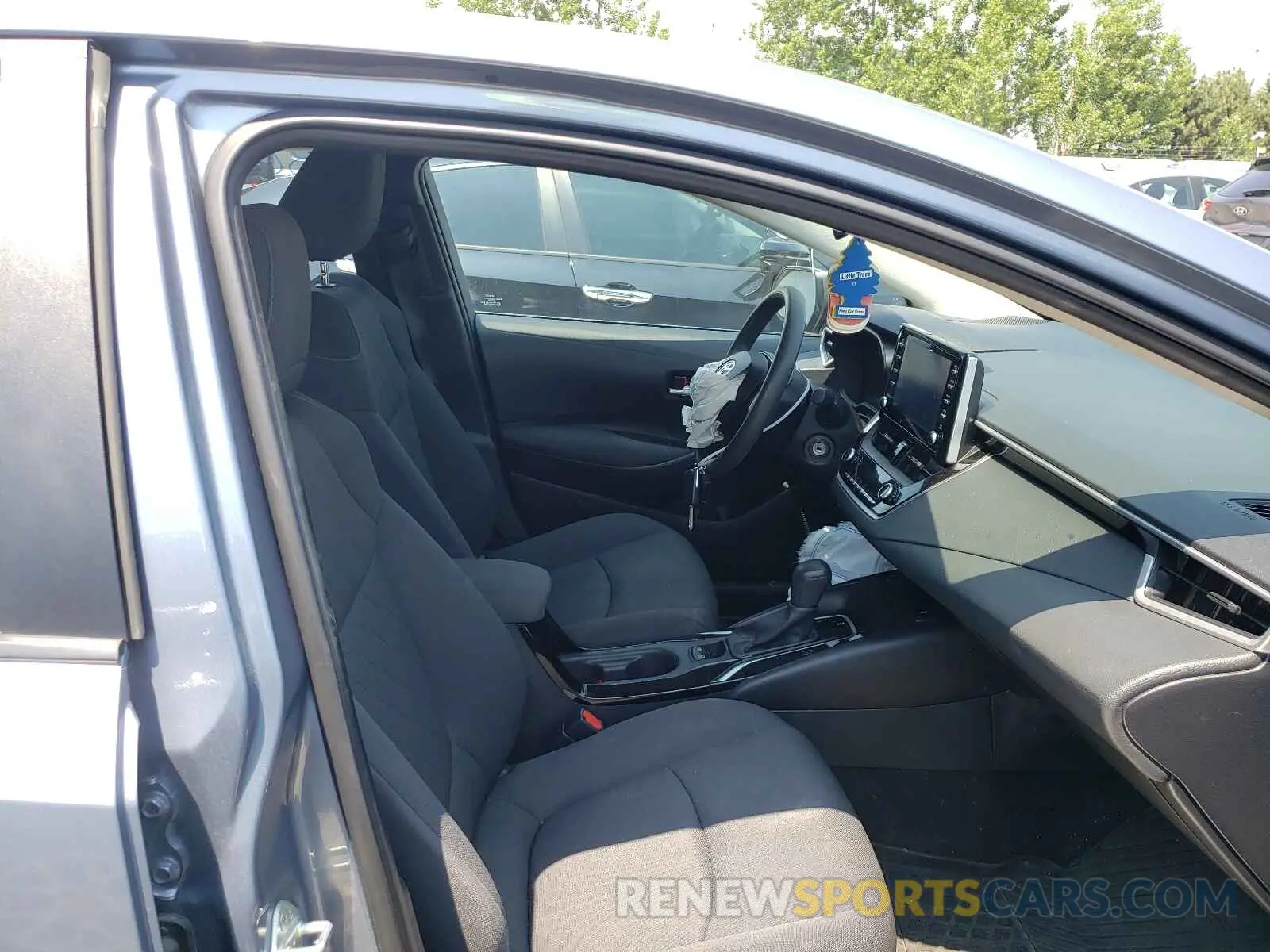 5 Photograph of a damaged car 5YFBPRBE4LP015726 TOYOTA COROLLA 2020