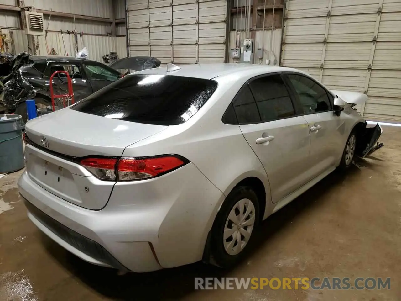 4 Photograph of a damaged car 5YFDPRAE0LP008699 TOYOTA COROLLA 2020