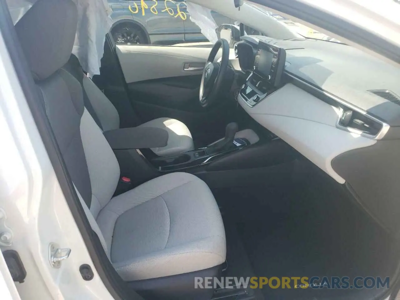 5 Photograph of a damaged car 5YFDPRAE2LP102258 TOYOTA COROLLA 2020