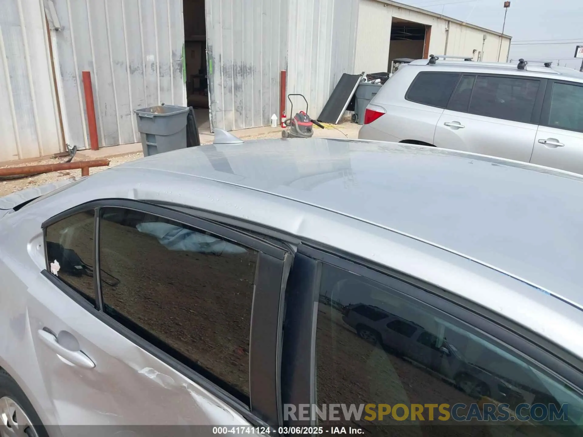 18 Photograph of a damaged car 5YFDPRAE3LP004632 TOYOTA COROLLA 2020