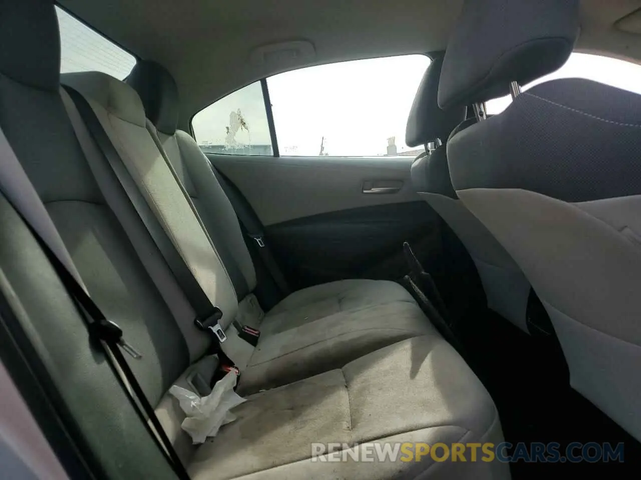10 Photograph of a damaged car 5YFDPRAE4LP137660 TOYOTA COROLLA 2020