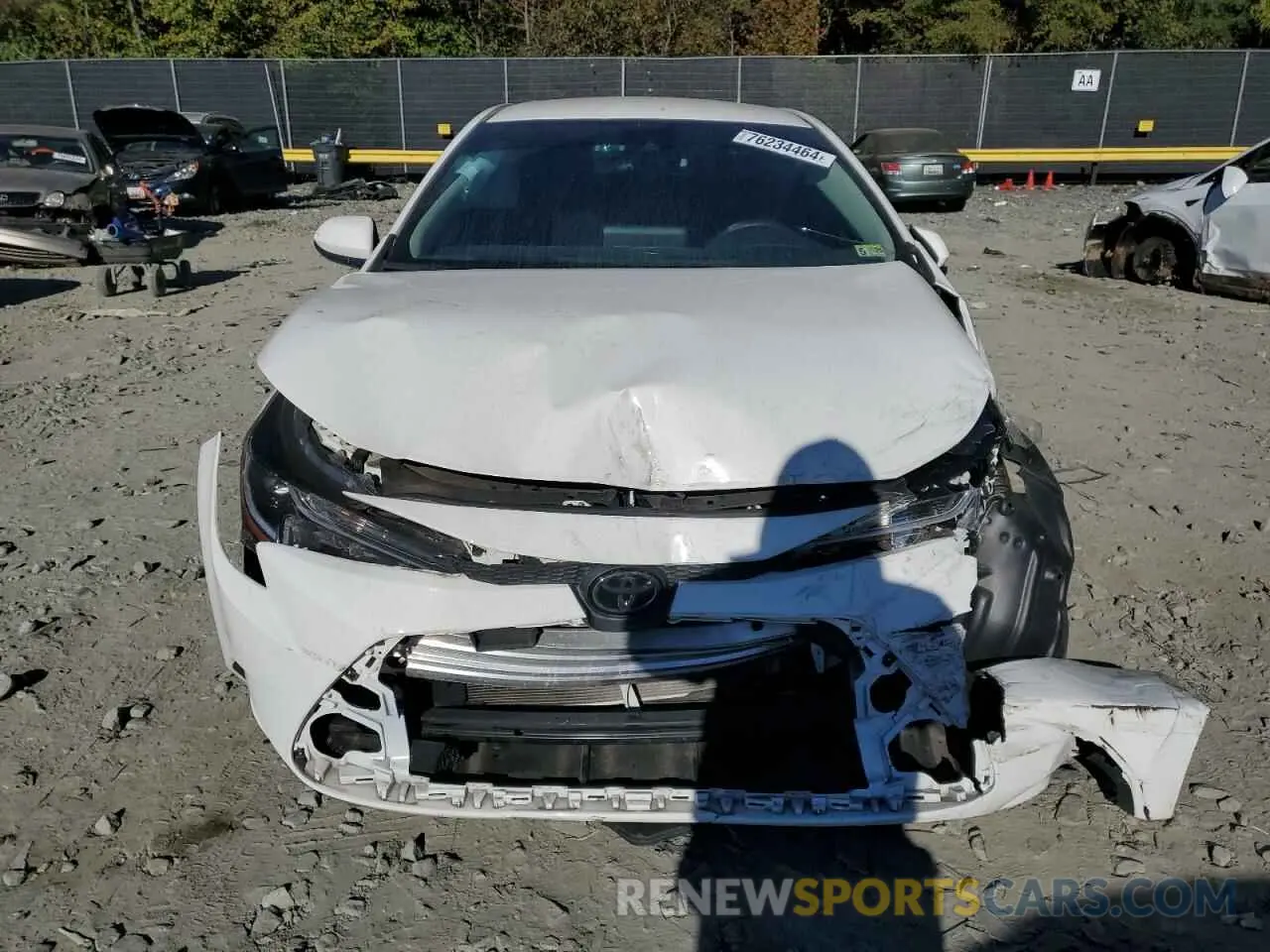 5 Photograph of a damaged car 5YFDPRAE5LP132208 TOYOTA COROLLA 2020