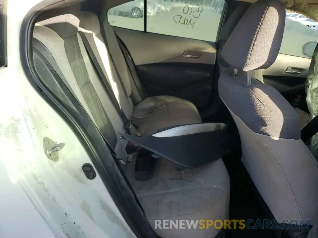 11 Photograph of a damaged car 5YFDPRAE7LP104491 TOYOTA COROLLA 2020