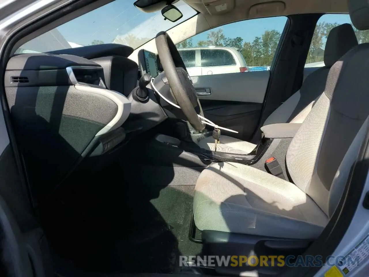7 Photograph of a damaged car 5YFDPRAE8LP015237 TOYOTA COROLLA 2020