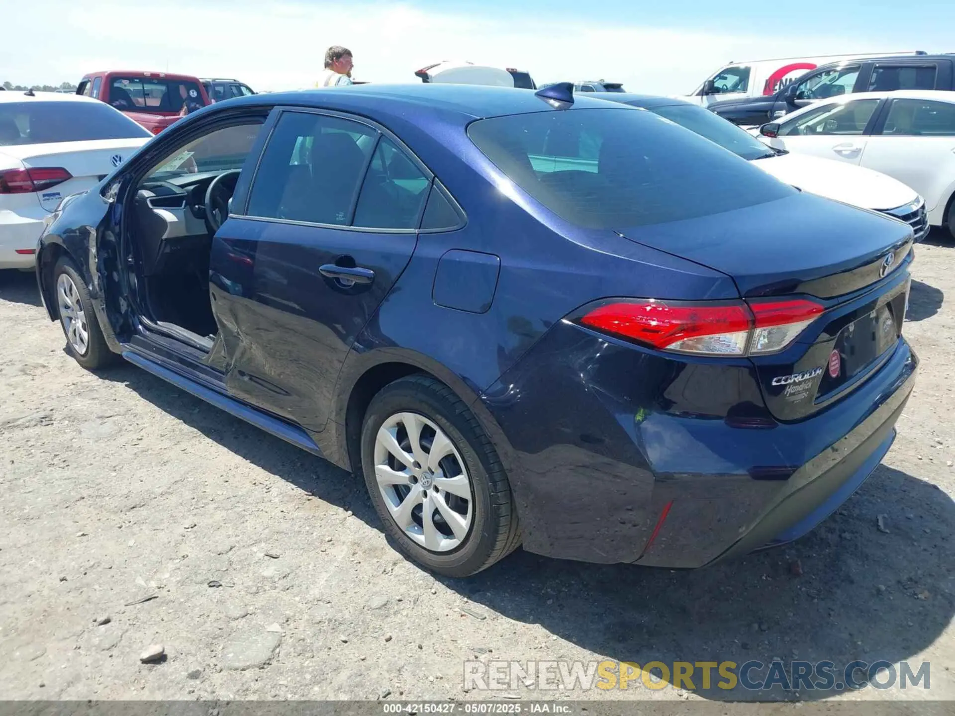 3 Photograph of a damaged car 5YFEPRAE0LP004074 TOYOTA COROLLA 2020