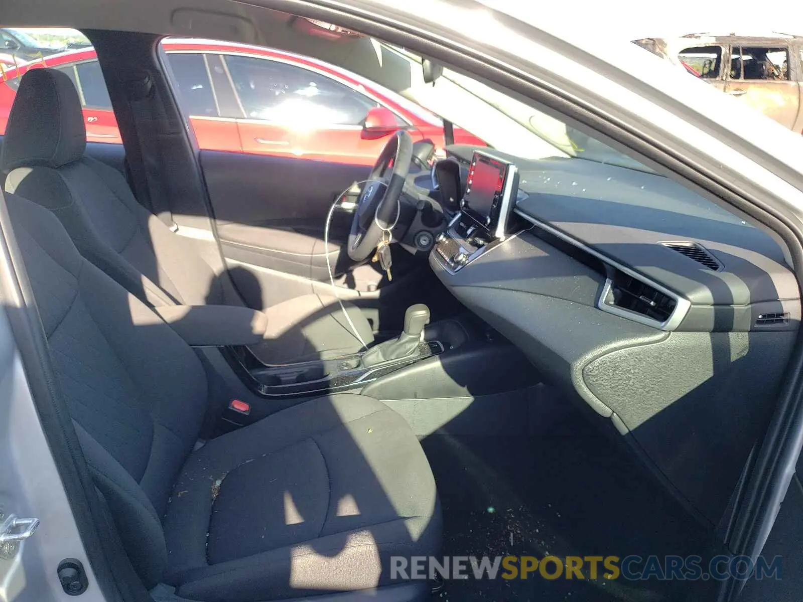 5 Photograph of a damaged car 5YFEPRAE0LP024017 TOYOTA COROLLA 2020