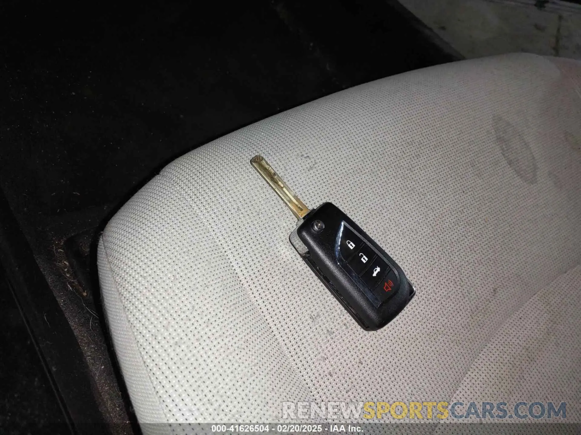 11 Photograph of a damaged car 5YFEPRAE0LP029671 TOYOTA COROLLA 2020