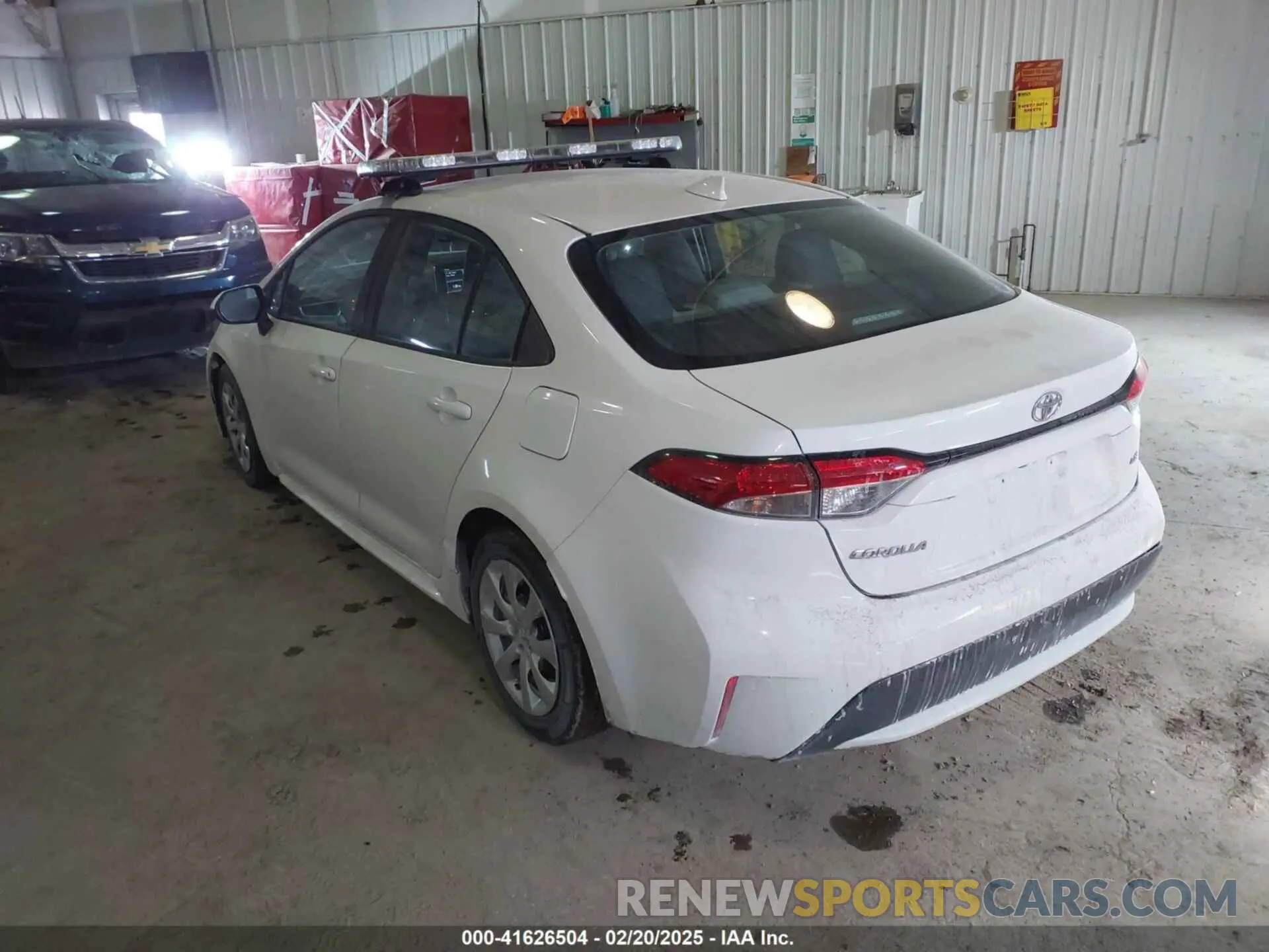 3 Photograph of a damaged car 5YFEPRAE0LP029671 TOYOTA COROLLA 2020
