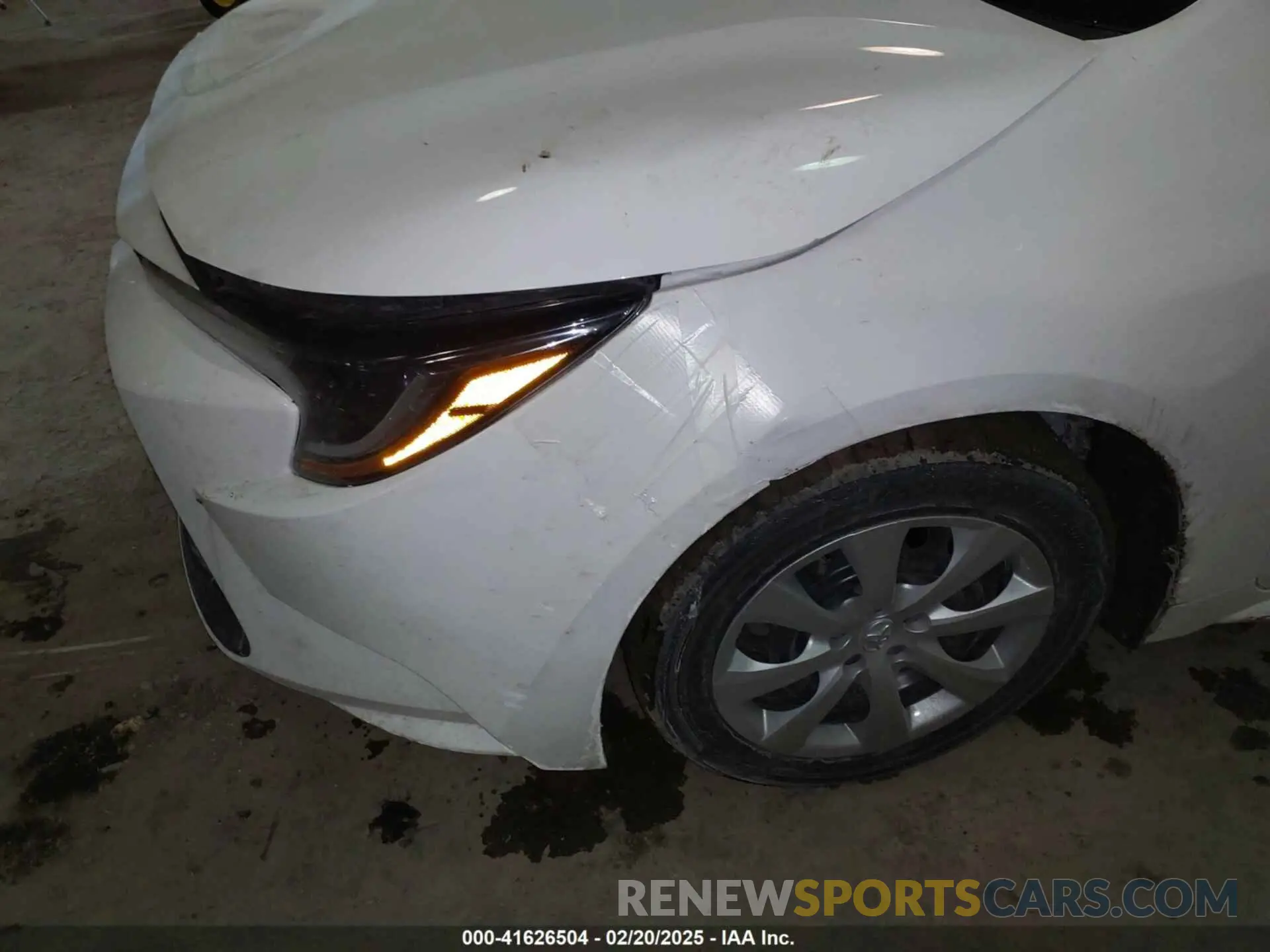 6 Photograph of a damaged car 5YFEPRAE0LP029671 TOYOTA COROLLA 2020