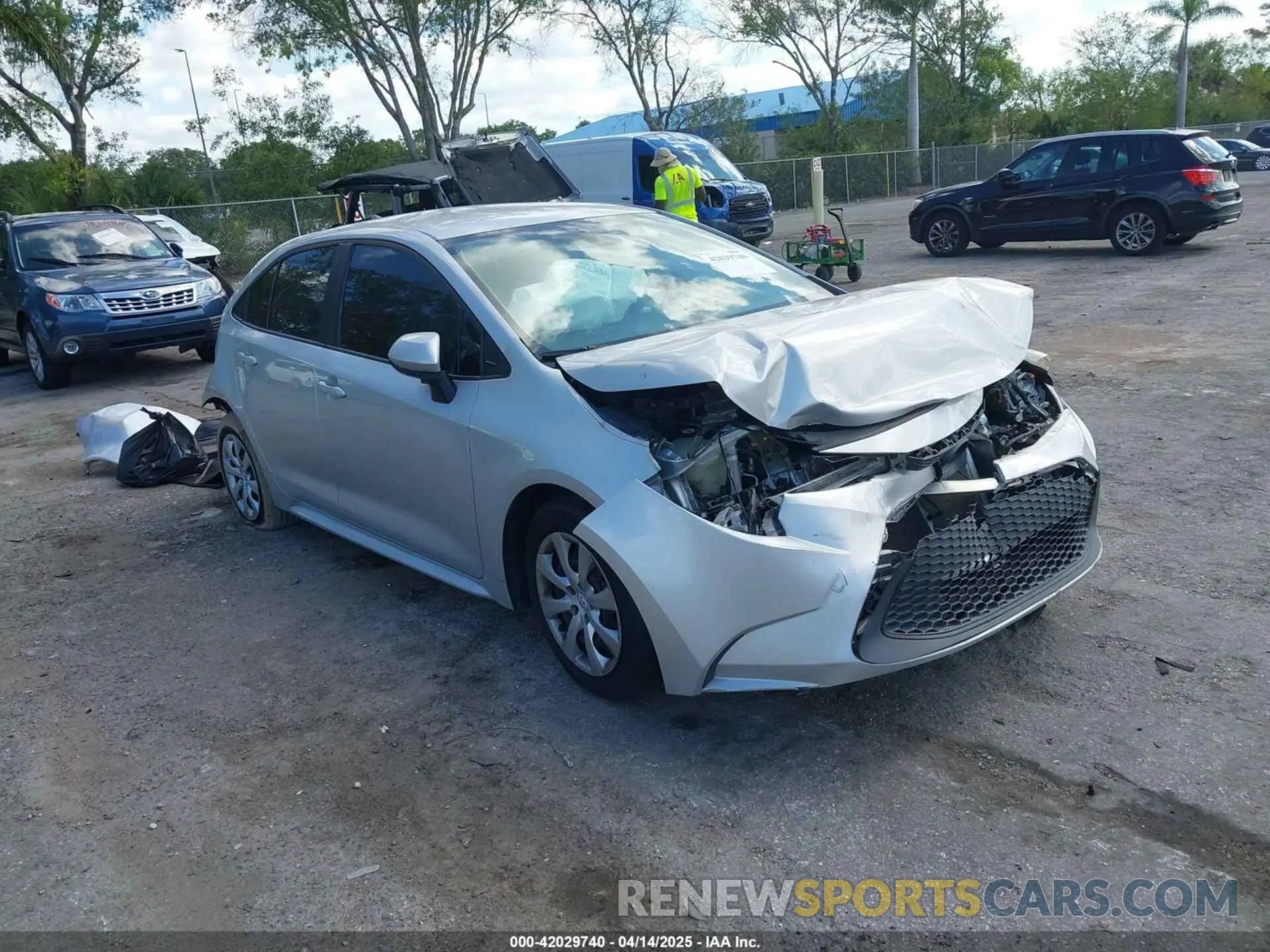 1 Photograph of a damaged car 5YFEPRAE0LP033400 TOYOTA COROLLA 2020