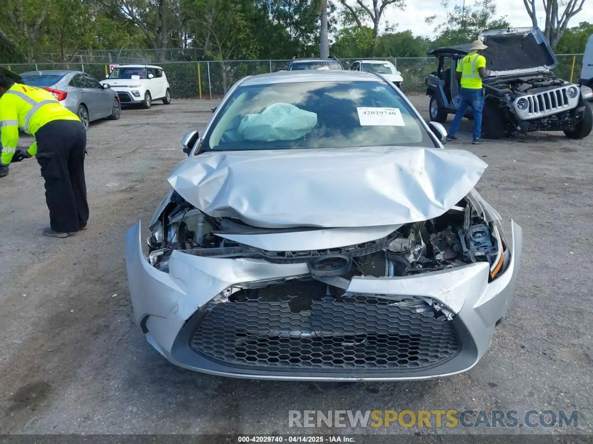 12 Photograph of a damaged car 5YFEPRAE0LP033400 TOYOTA COROLLA 2020