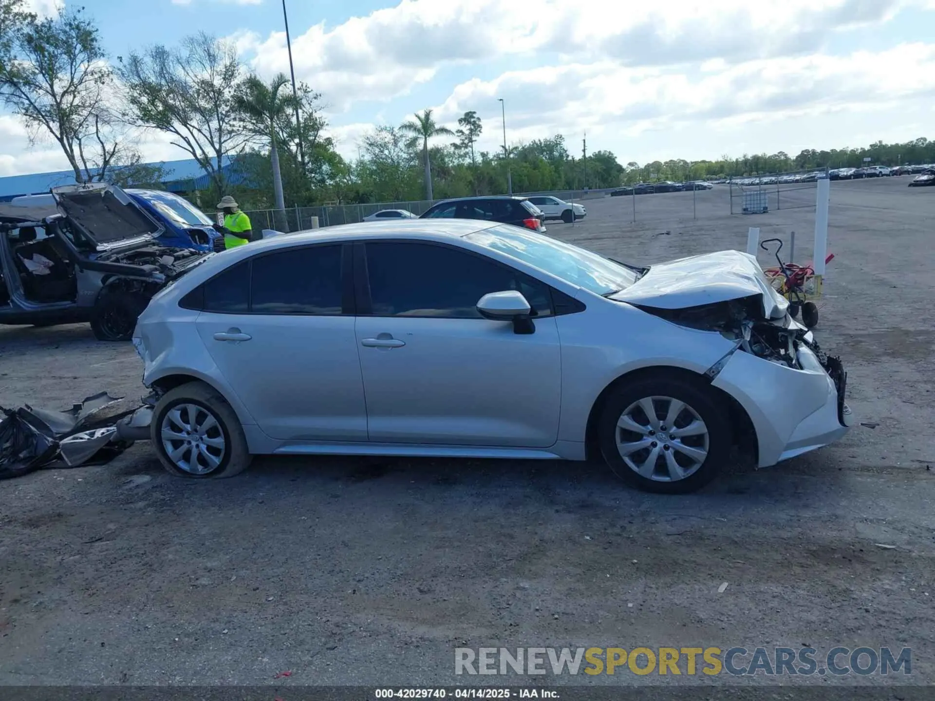 13 Photograph of a damaged car 5YFEPRAE0LP033400 TOYOTA COROLLA 2020