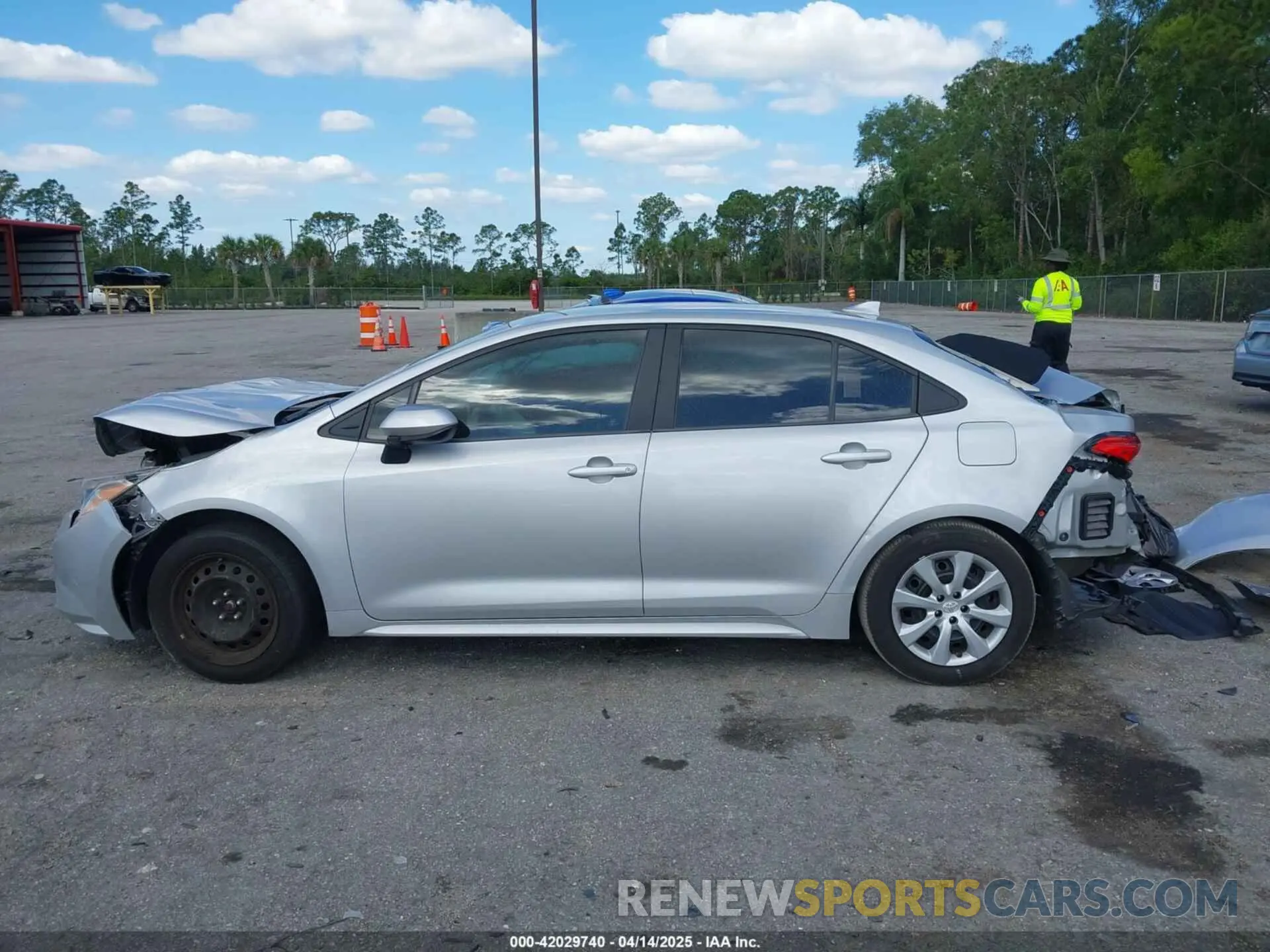 14 Photograph of a damaged car 5YFEPRAE0LP033400 TOYOTA COROLLA 2020