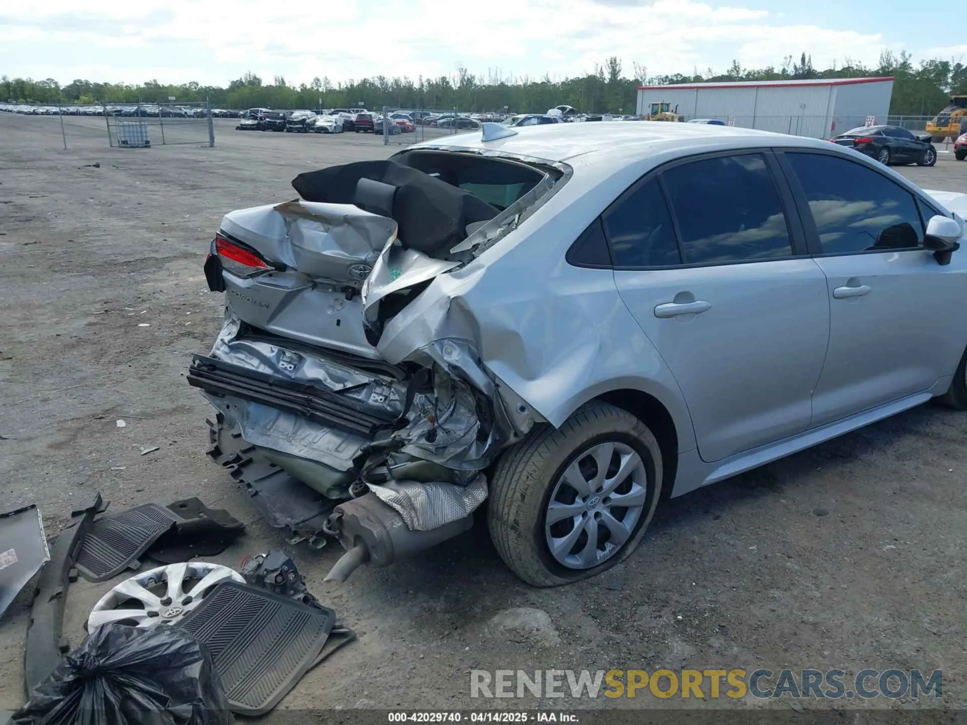 19 Photograph of a damaged car 5YFEPRAE0LP033400 TOYOTA COROLLA 2020