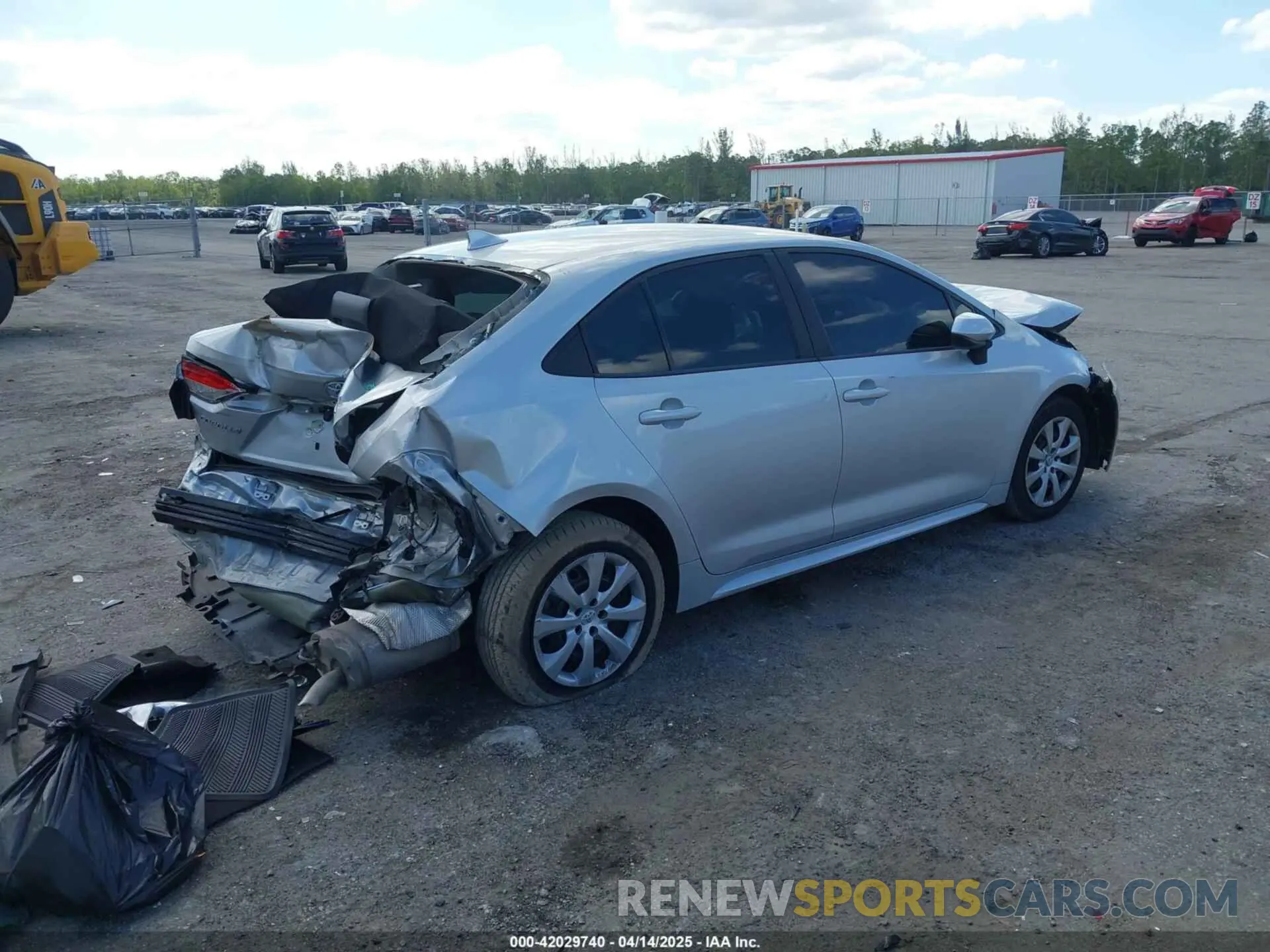 4 Photograph of a damaged car 5YFEPRAE0LP033400 TOYOTA COROLLA 2020