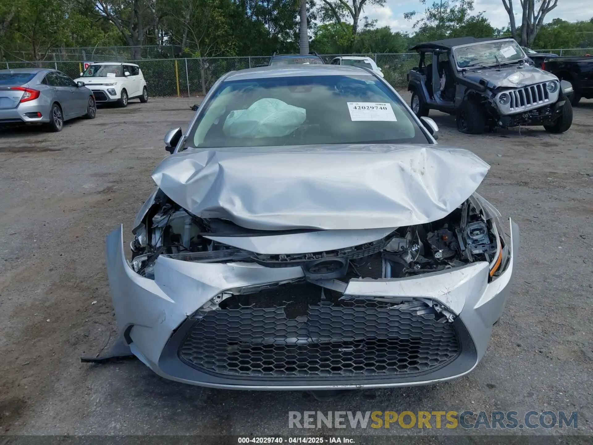 6 Photograph of a damaged car 5YFEPRAE0LP033400 TOYOTA COROLLA 2020