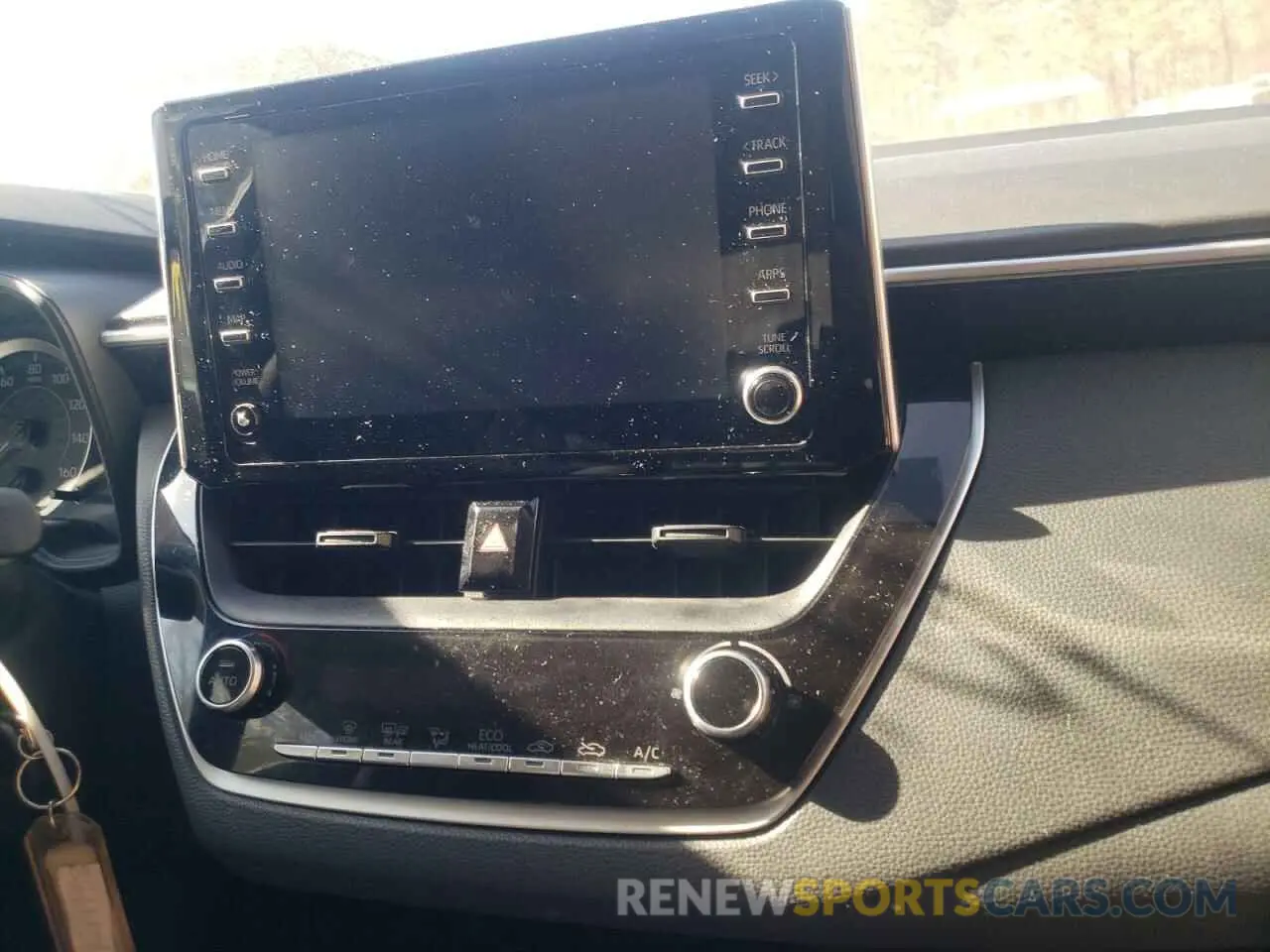 9 Photograph of a damaged car 5YFEPRAE0LP078031 TOYOTA COROLLA 2020