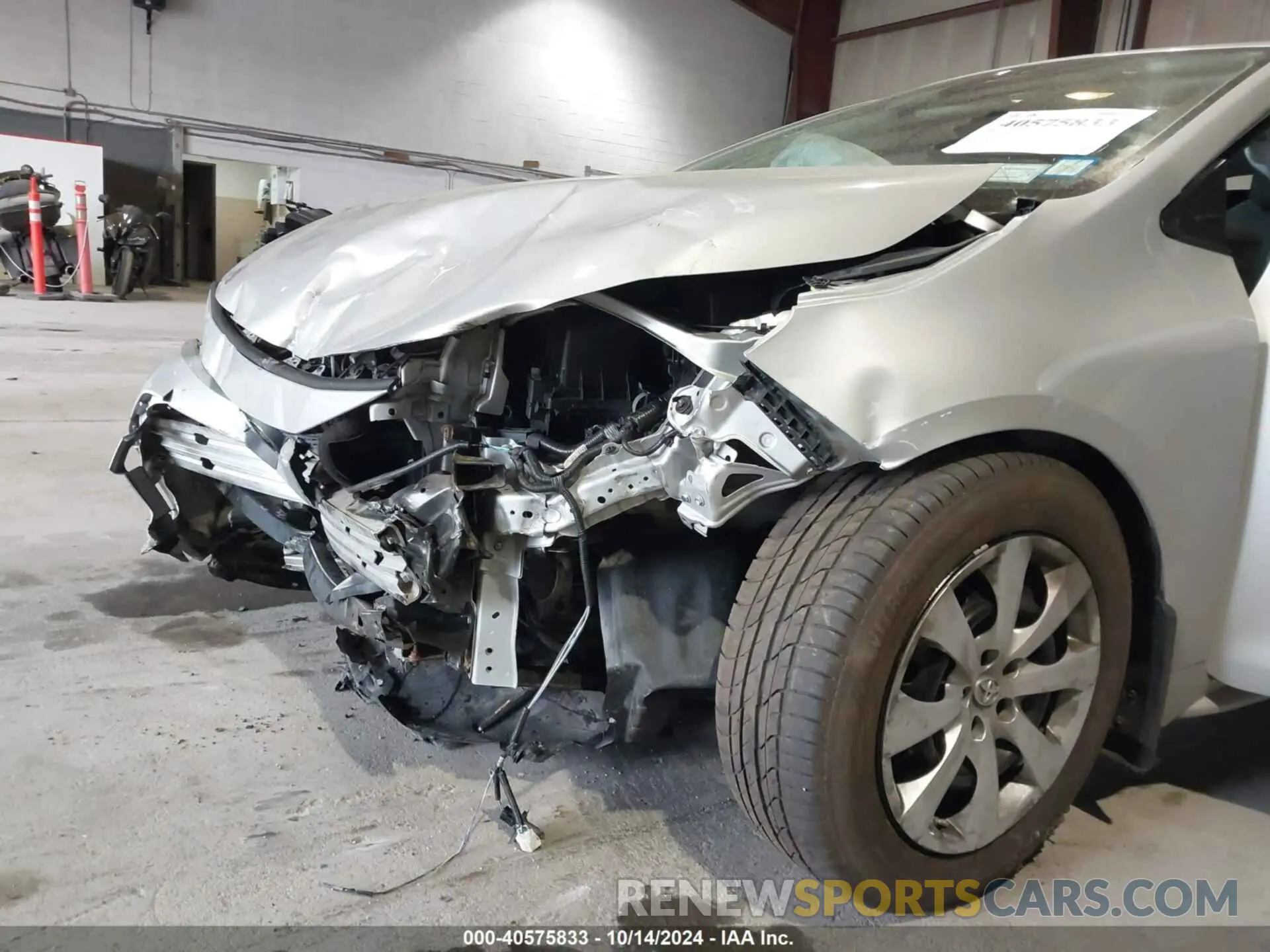 18 Photograph of a damaged car 5YFEPRAE0LP081379 TOYOTA COROLLA 2020