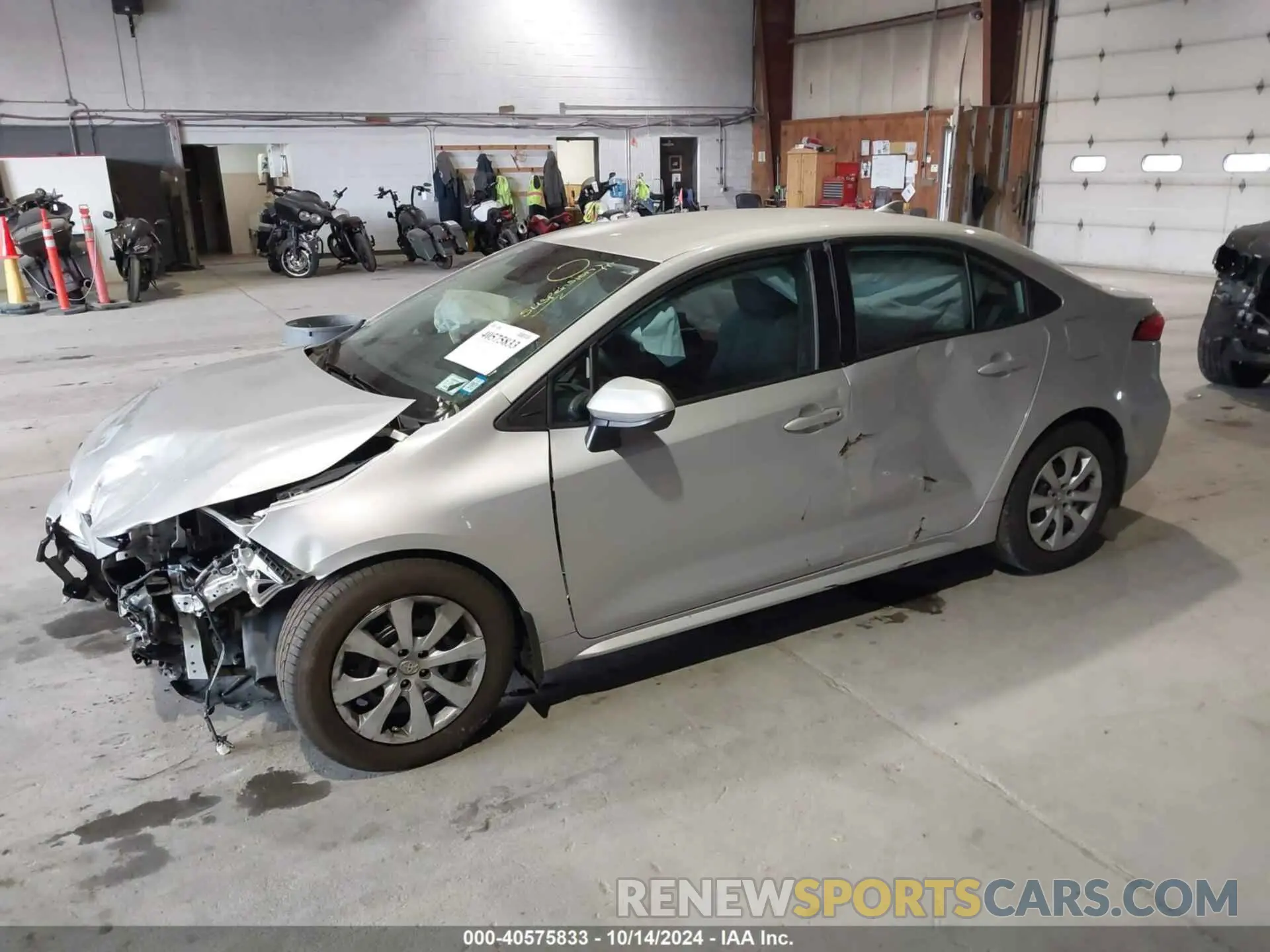 2 Photograph of a damaged car 5YFEPRAE0LP081379 TOYOTA COROLLA 2020