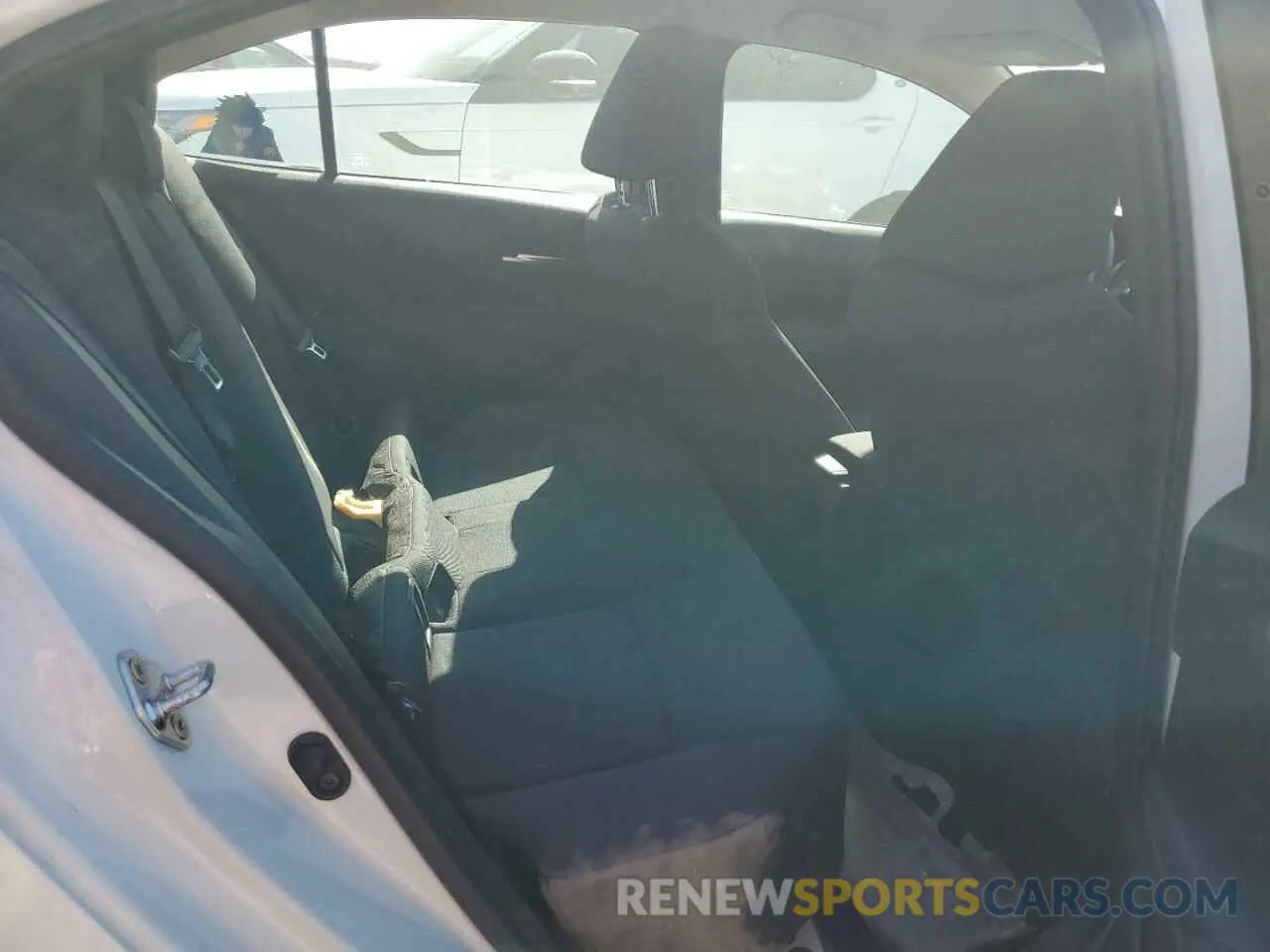 10 Photograph of a damaged car 5YFEPRAE0LP101324 TOYOTA COROLLA 2020