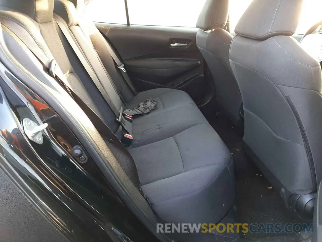 10 Photograph of a damaged car 5YFEPRAE0LP102330 TOYOTA COROLLA 2020