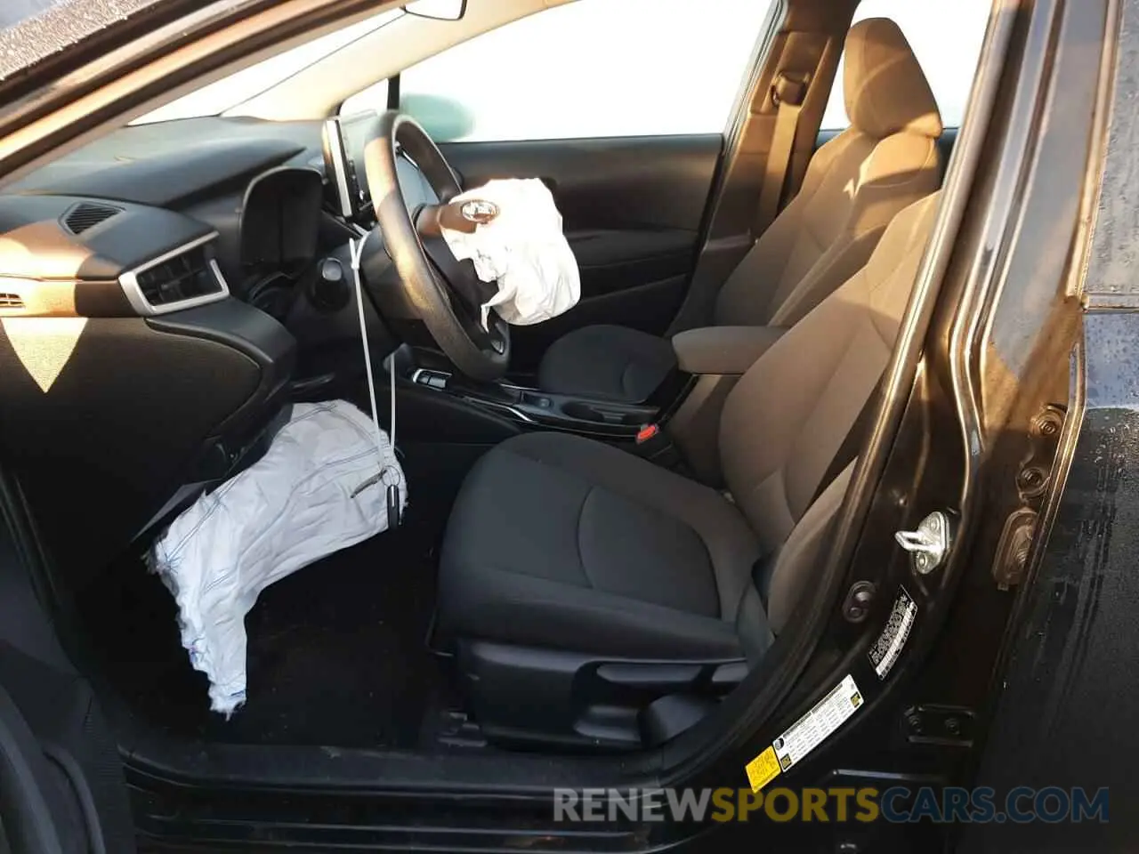 7 Photograph of a damaged car 5YFEPRAE0LP102330 TOYOTA COROLLA 2020