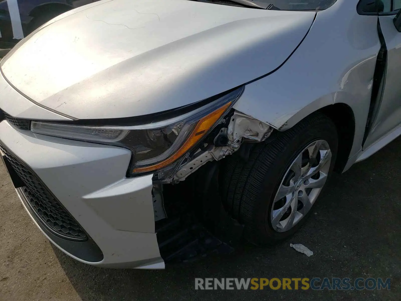 9 Photograph of a damaged car 5YFEPRAE0LP106510 TOYOTA COROLLA 2020