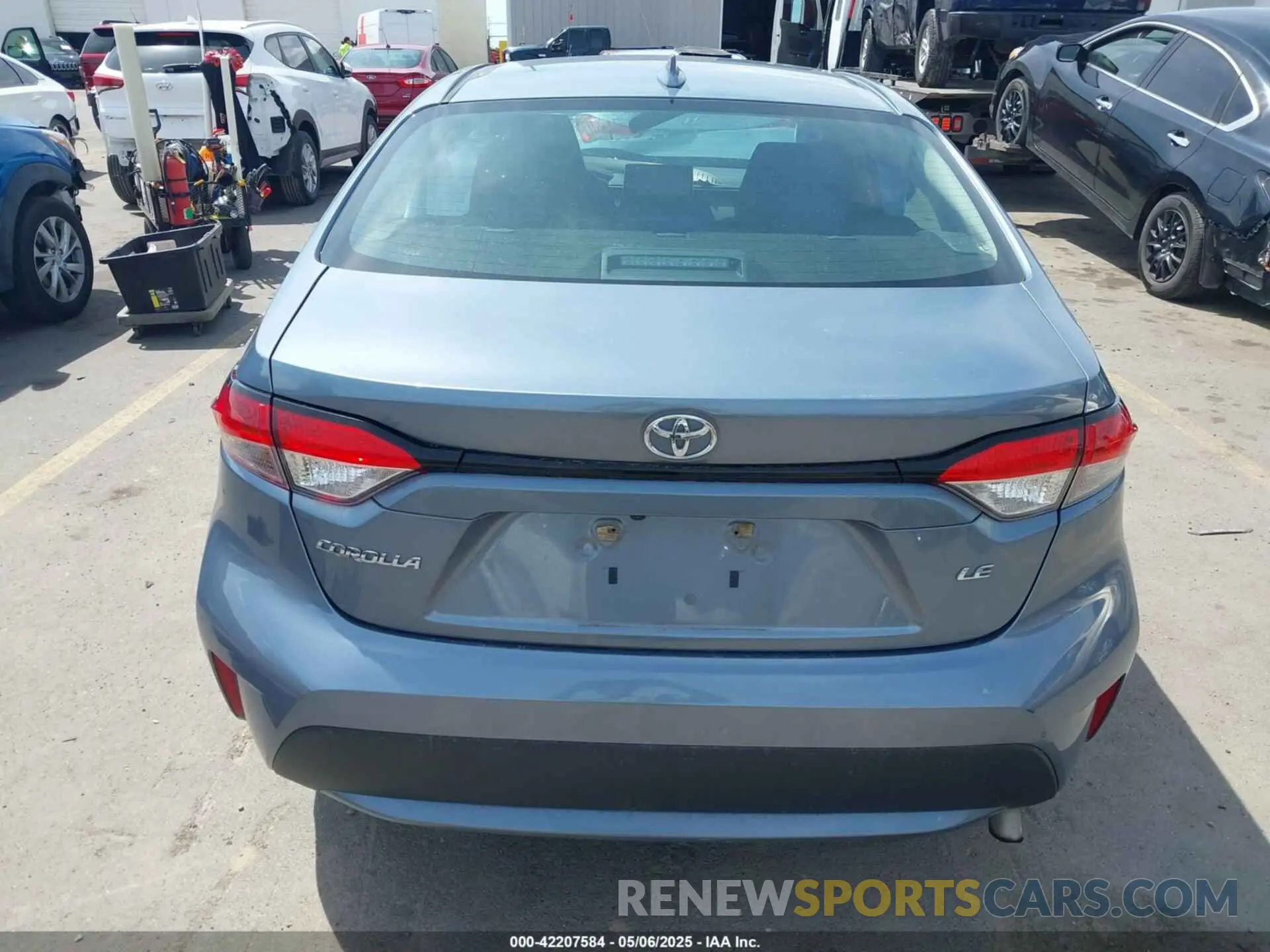 17 Photograph of a damaged car 5YFEPRAE1LP006660 TOYOTA COROLLA 2020