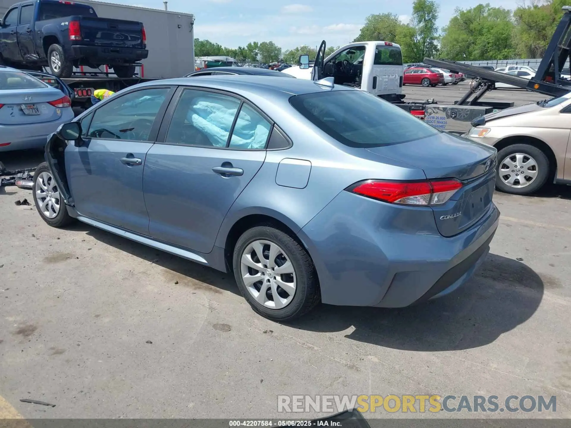 3 Photograph of a damaged car 5YFEPRAE1LP006660 TOYOTA COROLLA 2020
