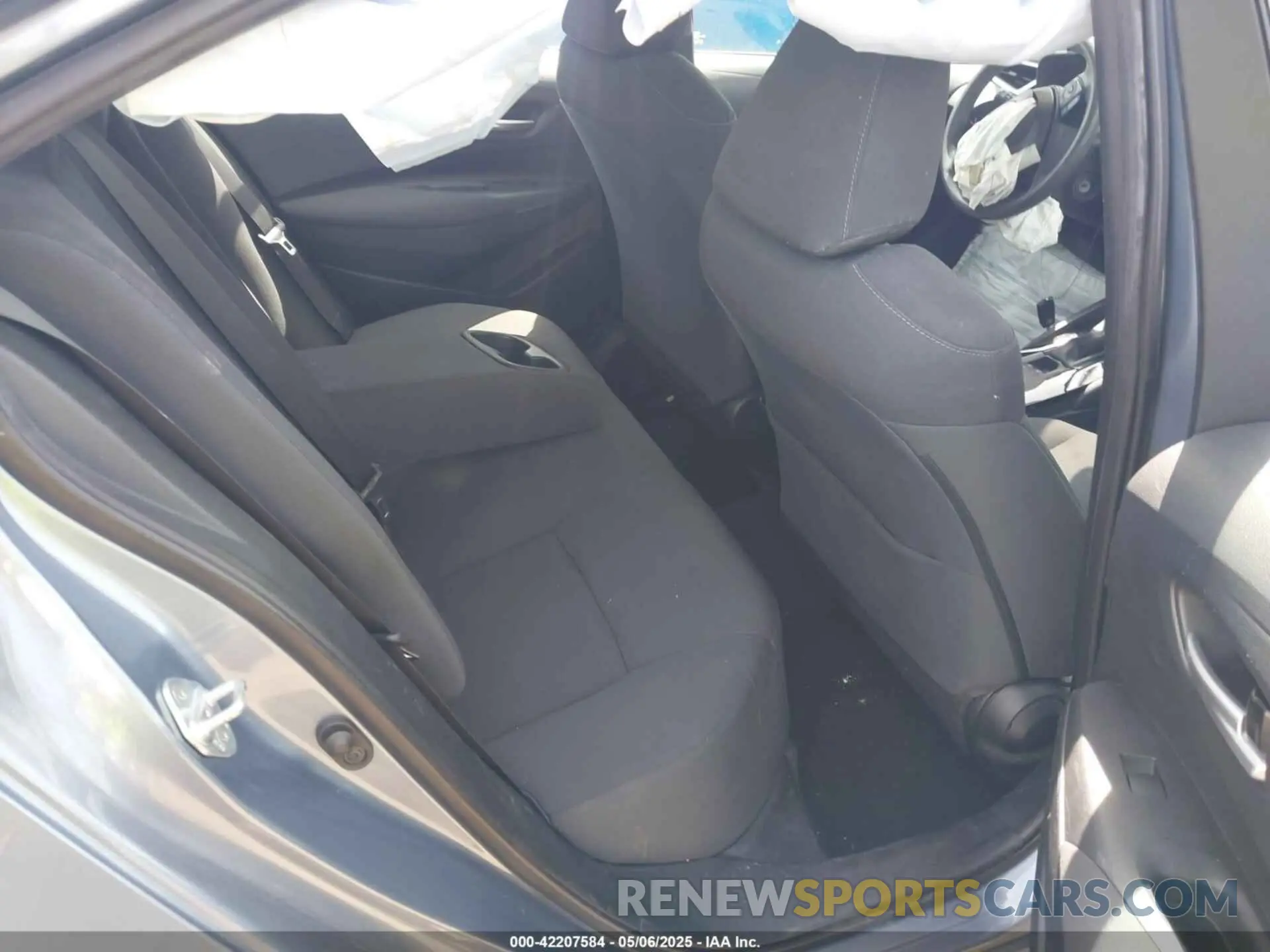 8 Photograph of a damaged car 5YFEPRAE1LP006660 TOYOTA COROLLA 2020