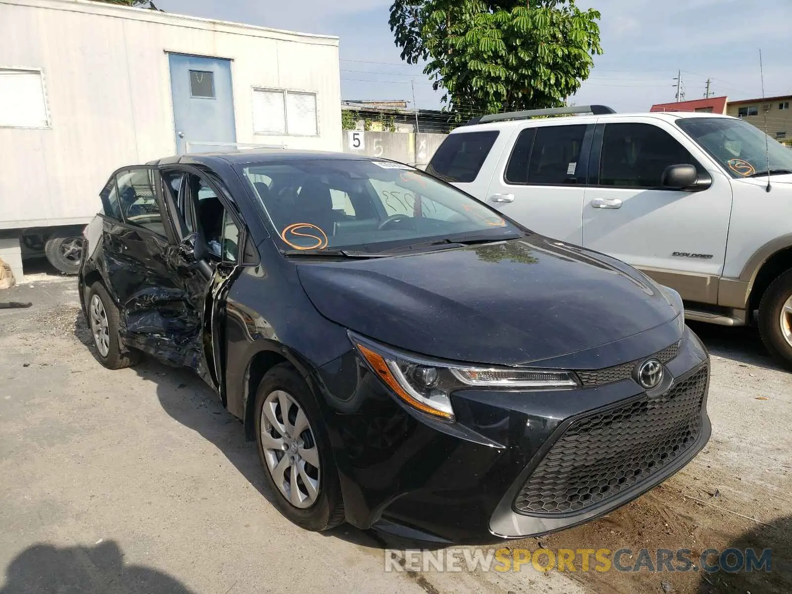 1 Photograph of a damaged car 5YFEPRAE1LP061299 TOYOTA COROLLA 2020