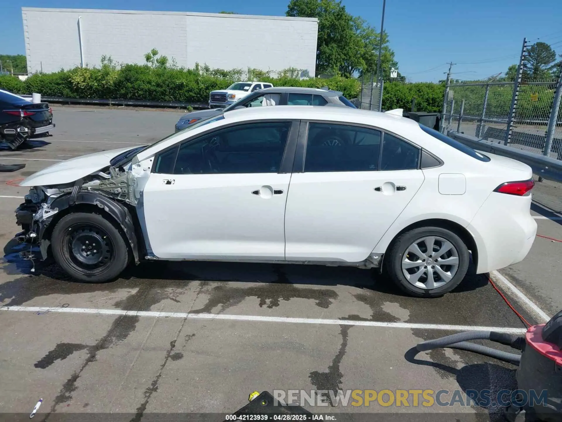 14 Photograph of a damaged car 5YFEPRAE1LP073839 TOYOTA COROLLA 2020