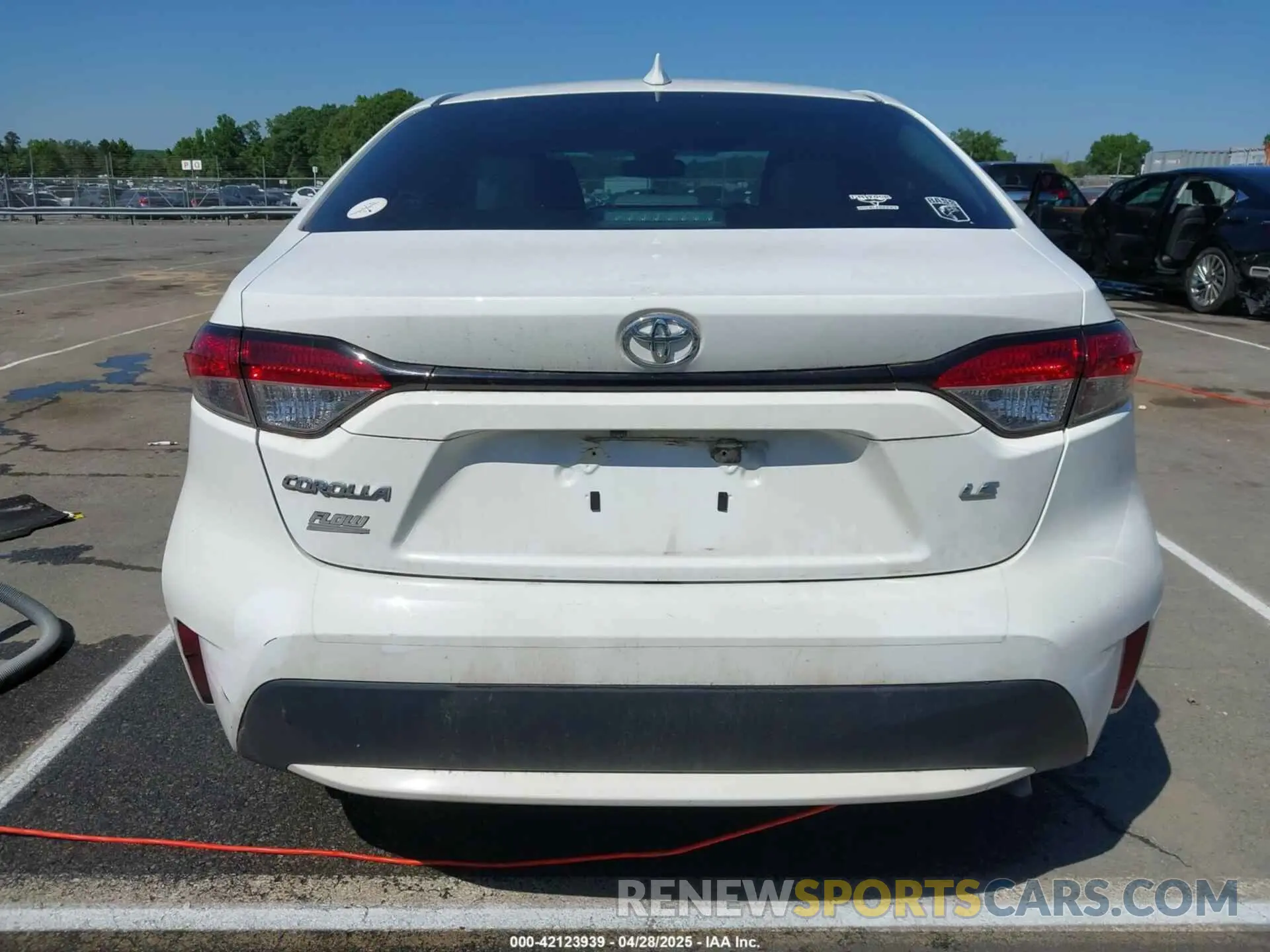 16 Photograph of a damaged car 5YFEPRAE1LP073839 TOYOTA COROLLA 2020