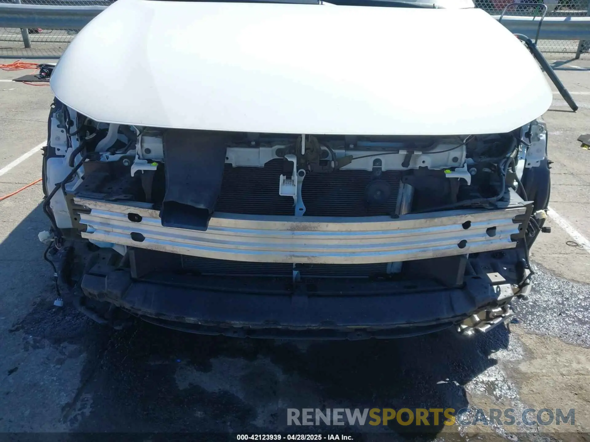 6 Photograph of a damaged car 5YFEPRAE1LP073839 TOYOTA COROLLA 2020