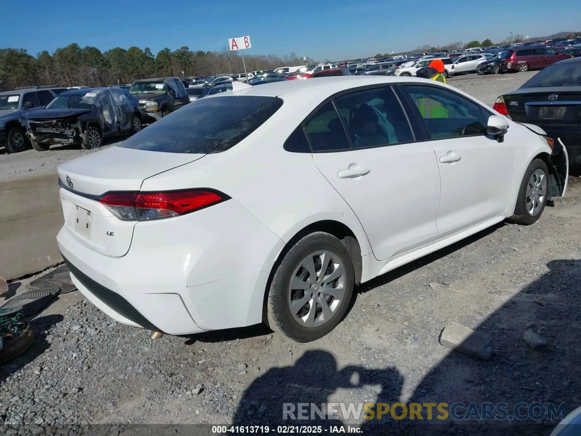 4 Photograph of a damaged car 5YFEPRAE1LP074621 TOYOTA COROLLA 2020