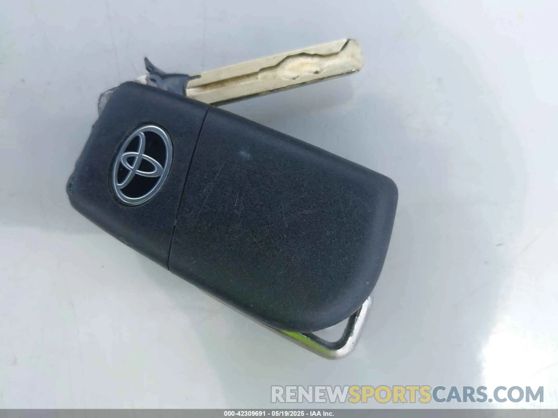 11 Photograph of a damaged car 5YFEPRAE1LP084405 TOYOTA COROLLA 2020