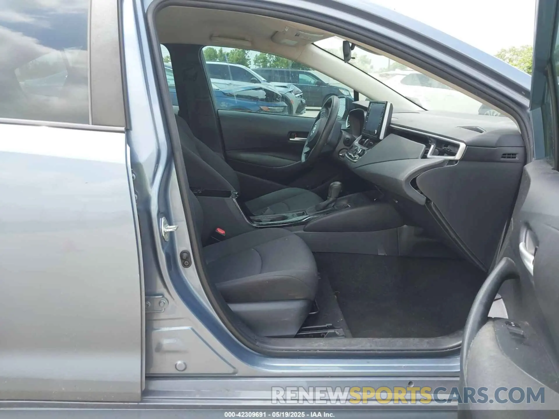 5 Photograph of a damaged car 5YFEPRAE1LP084405 TOYOTA COROLLA 2020