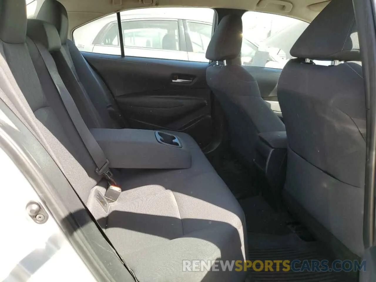 10 Photograph of a damaged car 5YFEPRAE1LP093380 TOYOTA COROLLA 2020