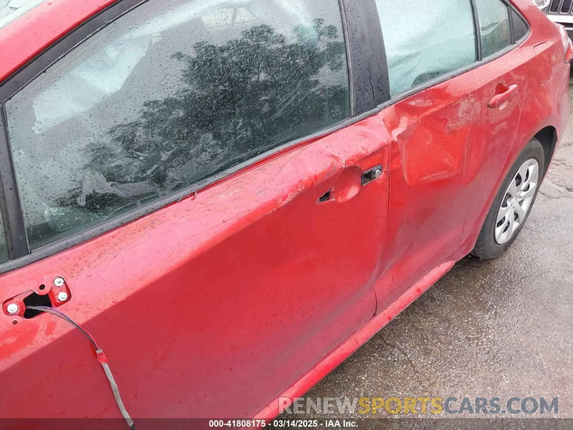 17 Photograph of a damaged car 5YFEPRAE1LP096201 TOYOTA COROLLA 2020