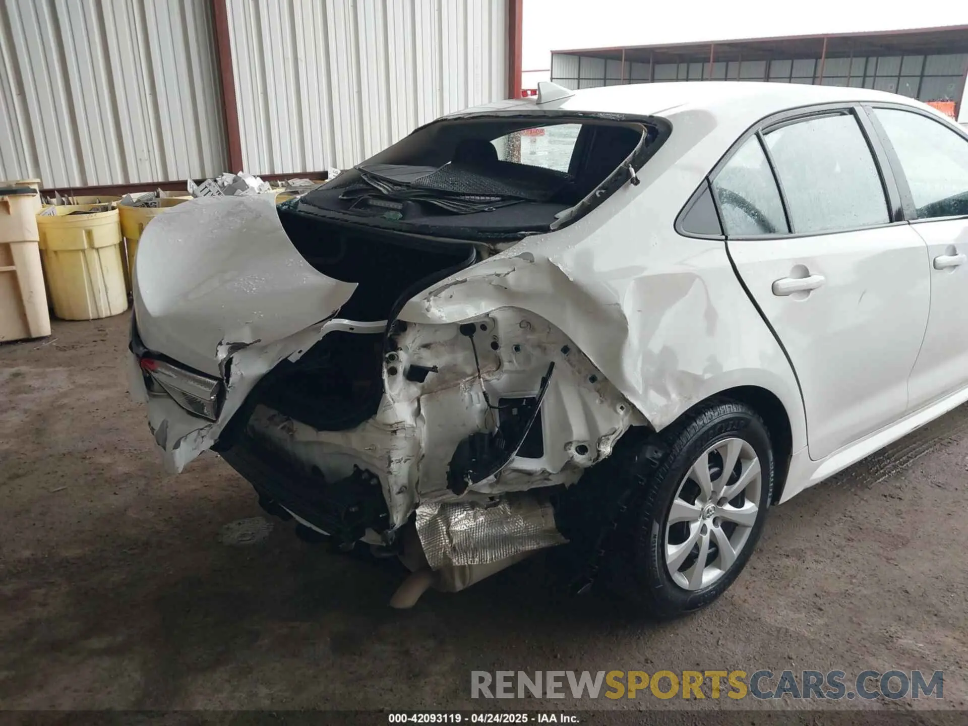17 Photograph of a damaged car 5YFEPRAE1LP101610 TOYOTA COROLLA 2020