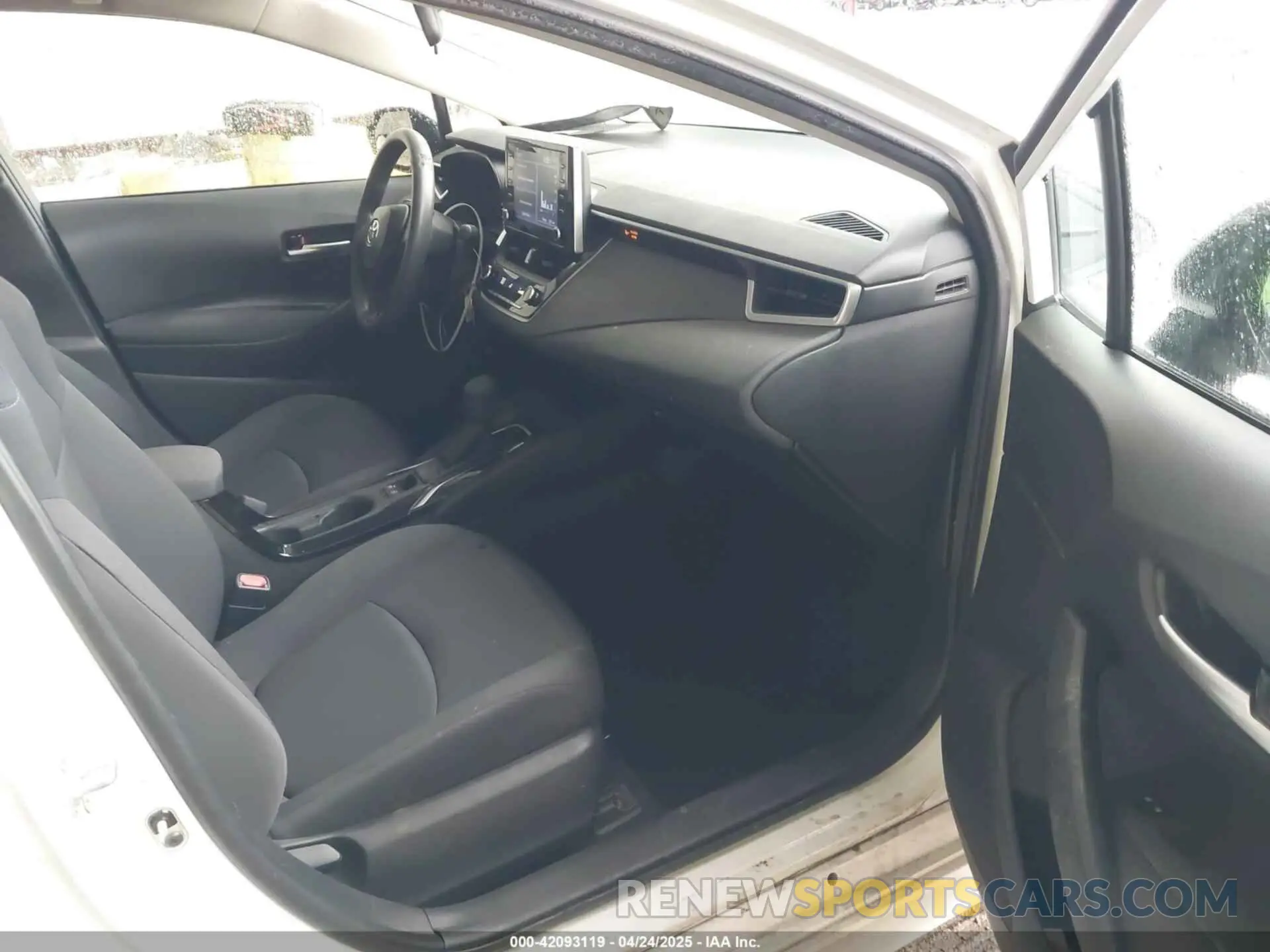 5 Photograph of a damaged car 5YFEPRAE1LP101610 TOYOTA COROLLA 2020