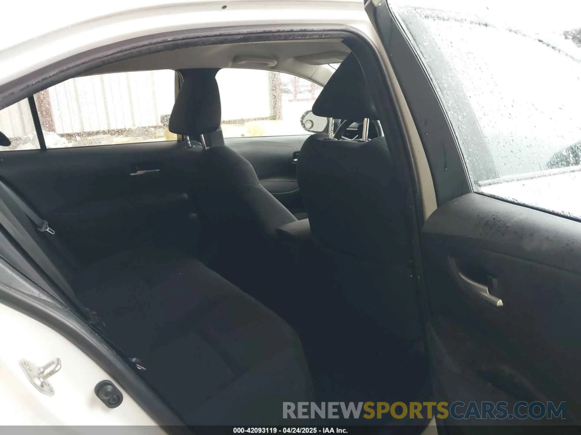 8 Photograph of a damaged car 5YFEPRAE1LP101610 TOYOTA COROLLA 2020