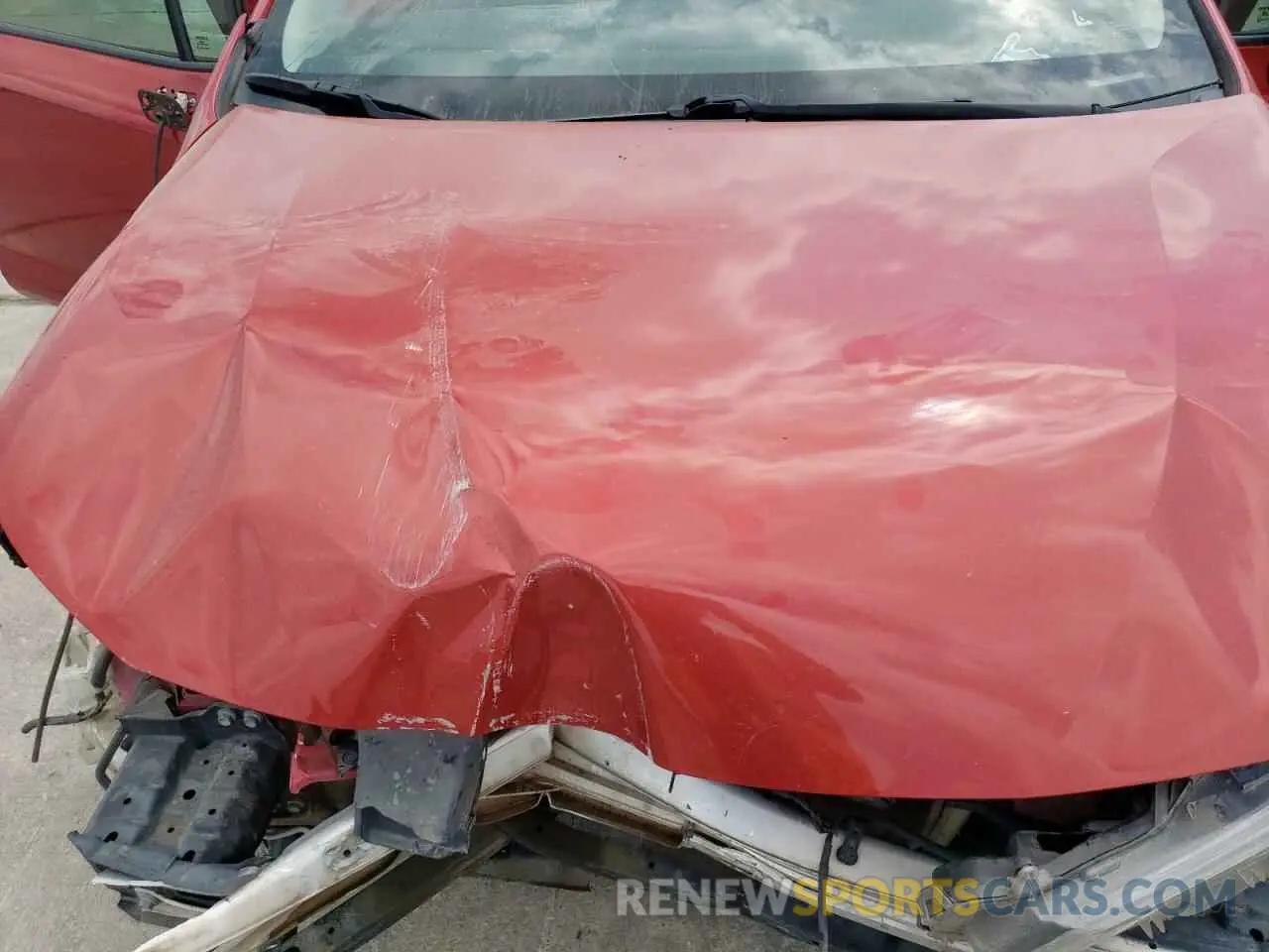 12 Photograph of a damaged car 5YFEPRAE1LP104877 TOYOTA COROLLA 2020