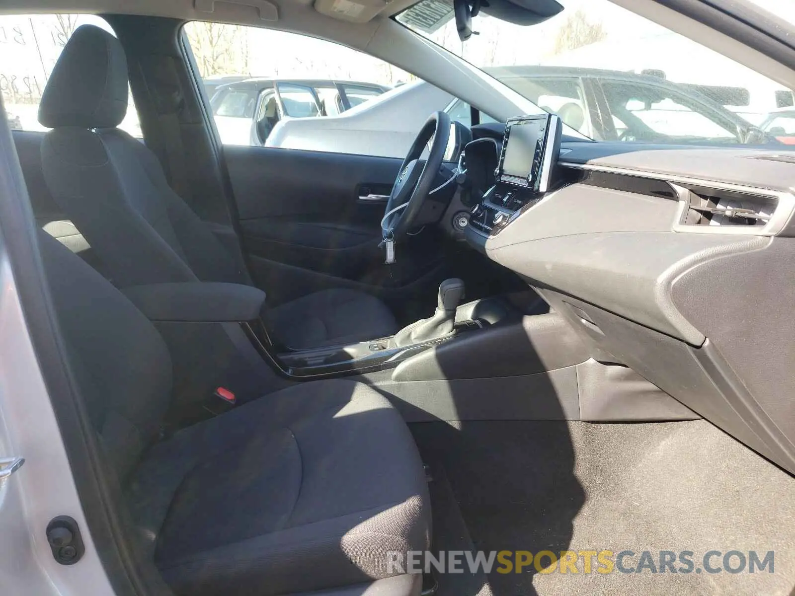 5 Photograph of a damaged car 5YFEPRAE1LP107665 TOYOTA COROLLA 2020